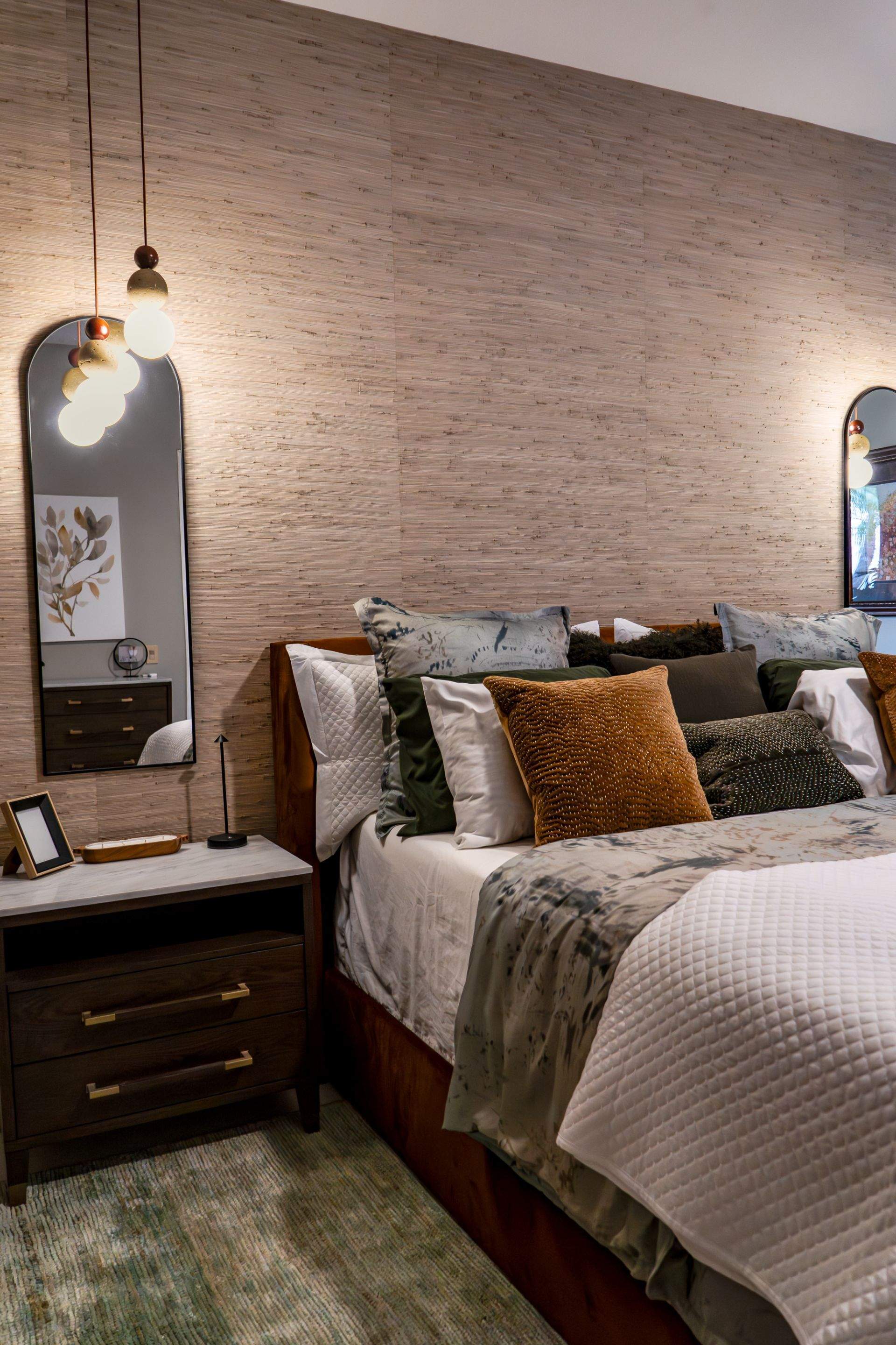 Grasscloth Primary Suite