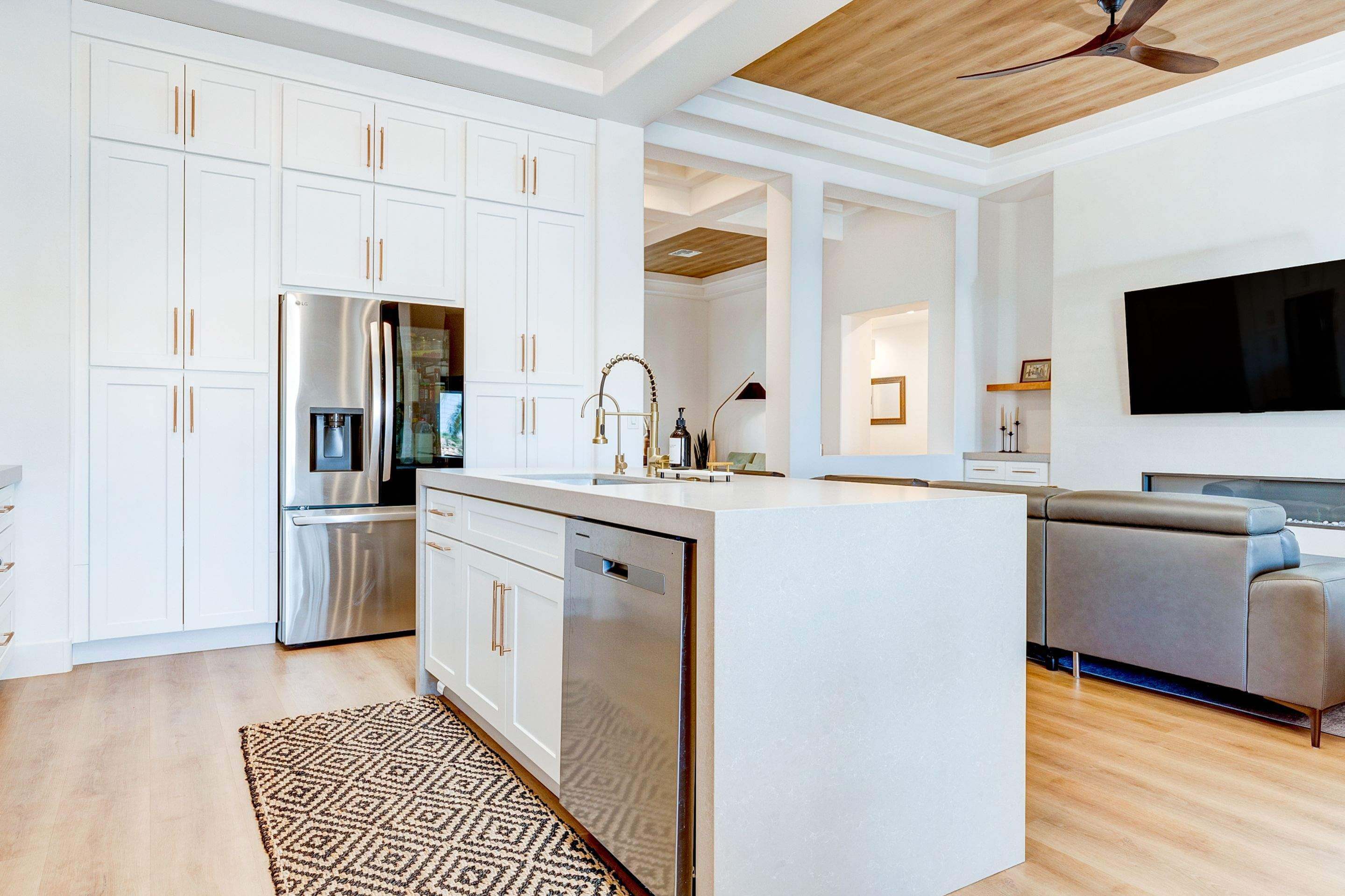 White Kitchen Gold Hardware